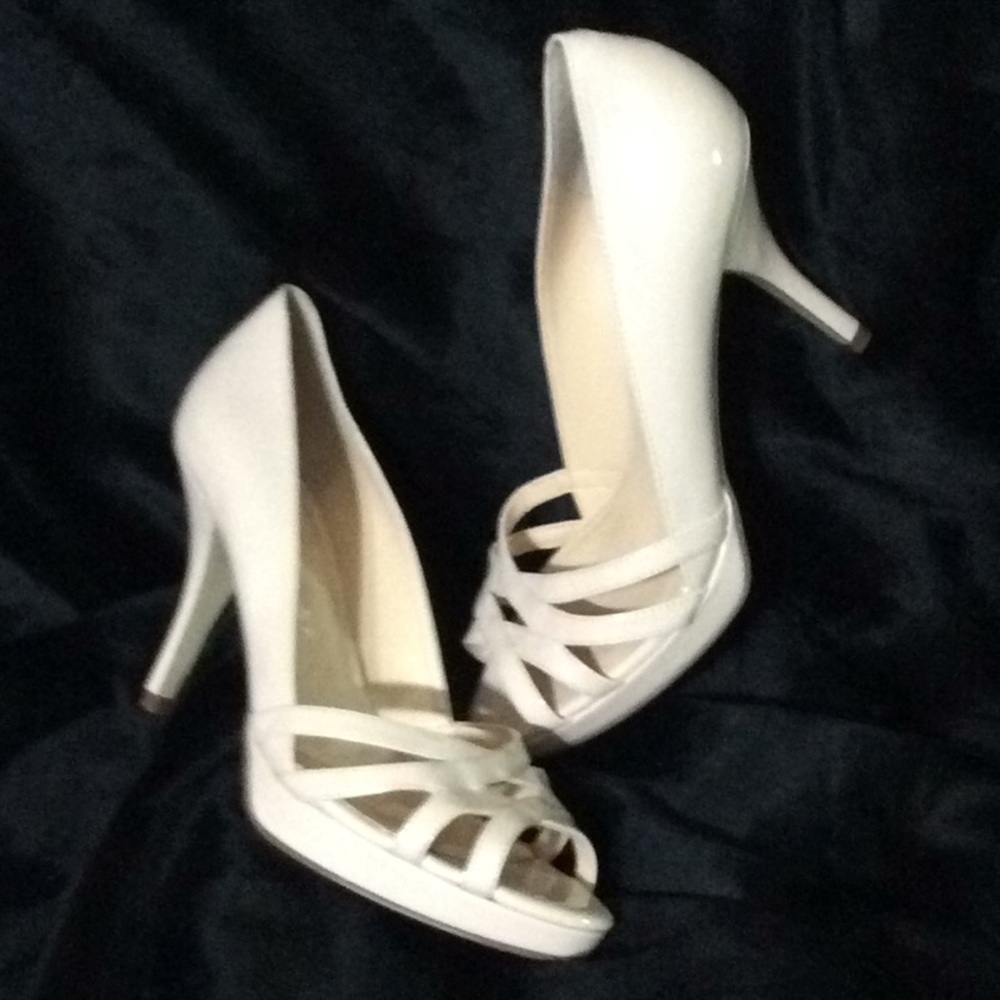 AUDREY BROOKE BEIGE CREAM OPEN TOE HEELS!!